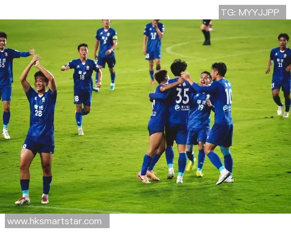 走近足球明星绽放球场光芒的奋斗轨迹与无数荣耀瞬间深度纪实